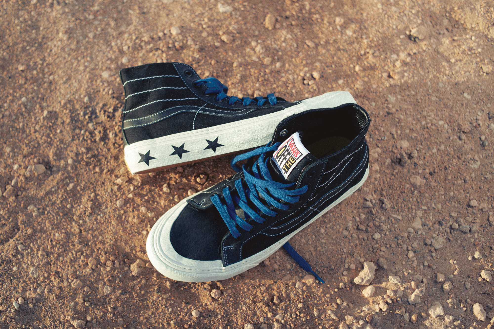 FA21_Surf_Sk8-Hi138DeconSF_WadeGoodall_VN0A3MV16BD_Blk_Pair_DSC_4334