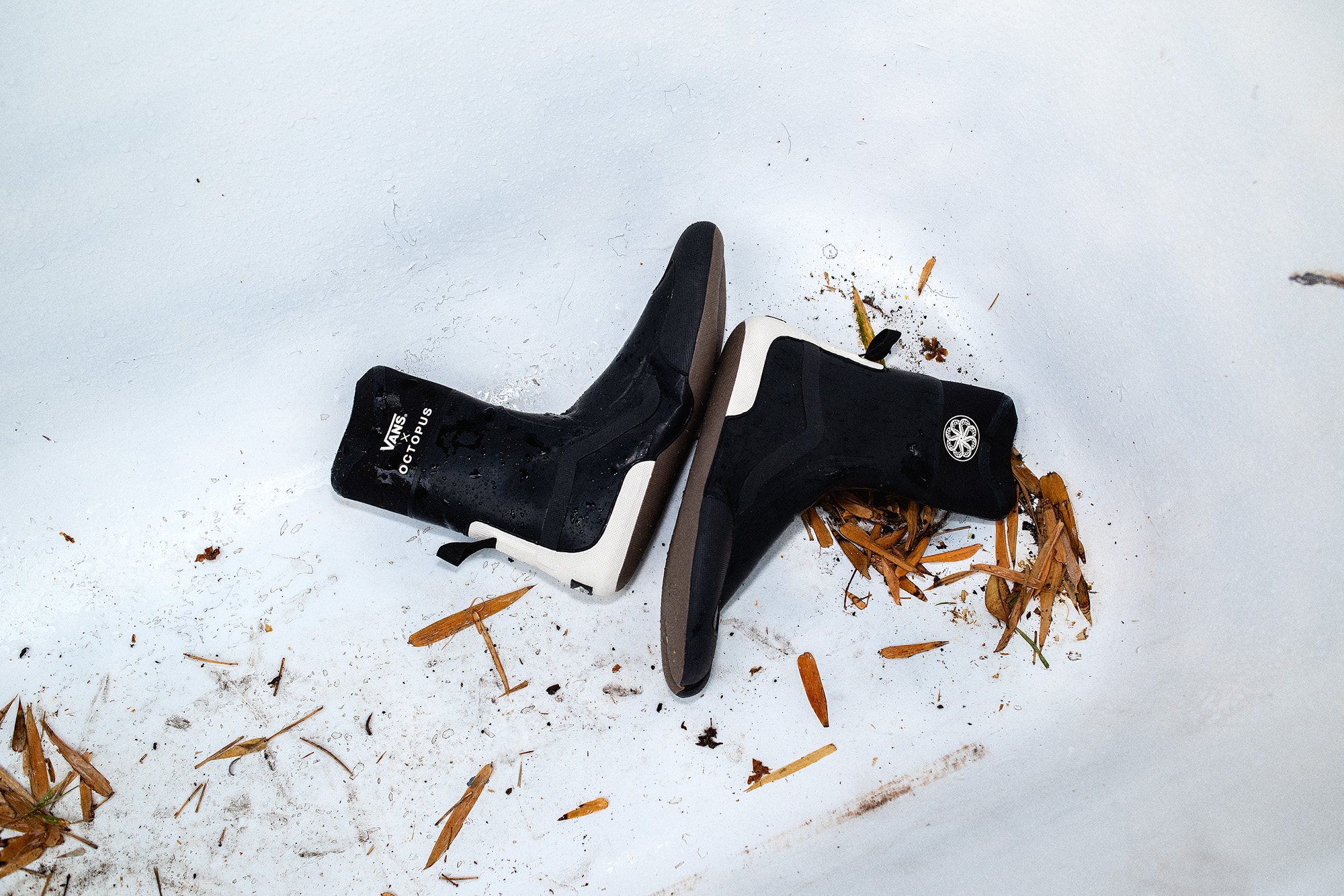 FA21_Surf_SurfBootHiST3mm_Octopus_VN0A5KY9A1T_BlkMrsh_Pair_DSC_5778