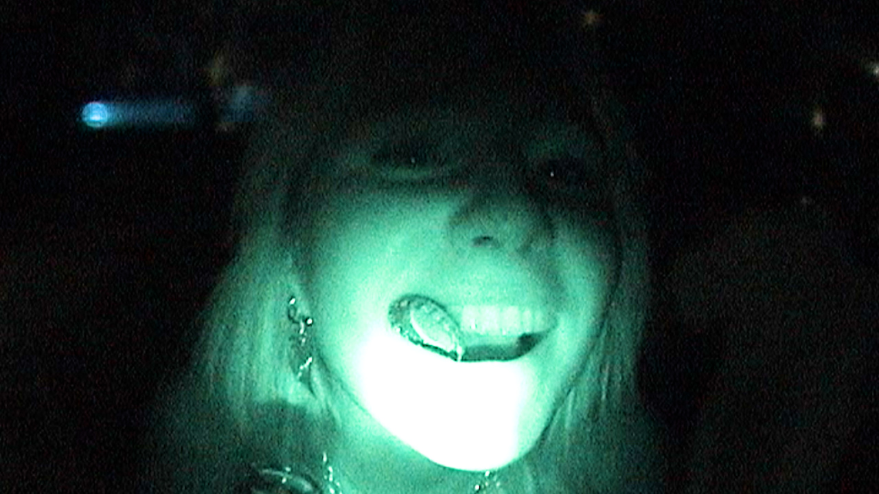 Duct Tape.00_17_29_04.Still052